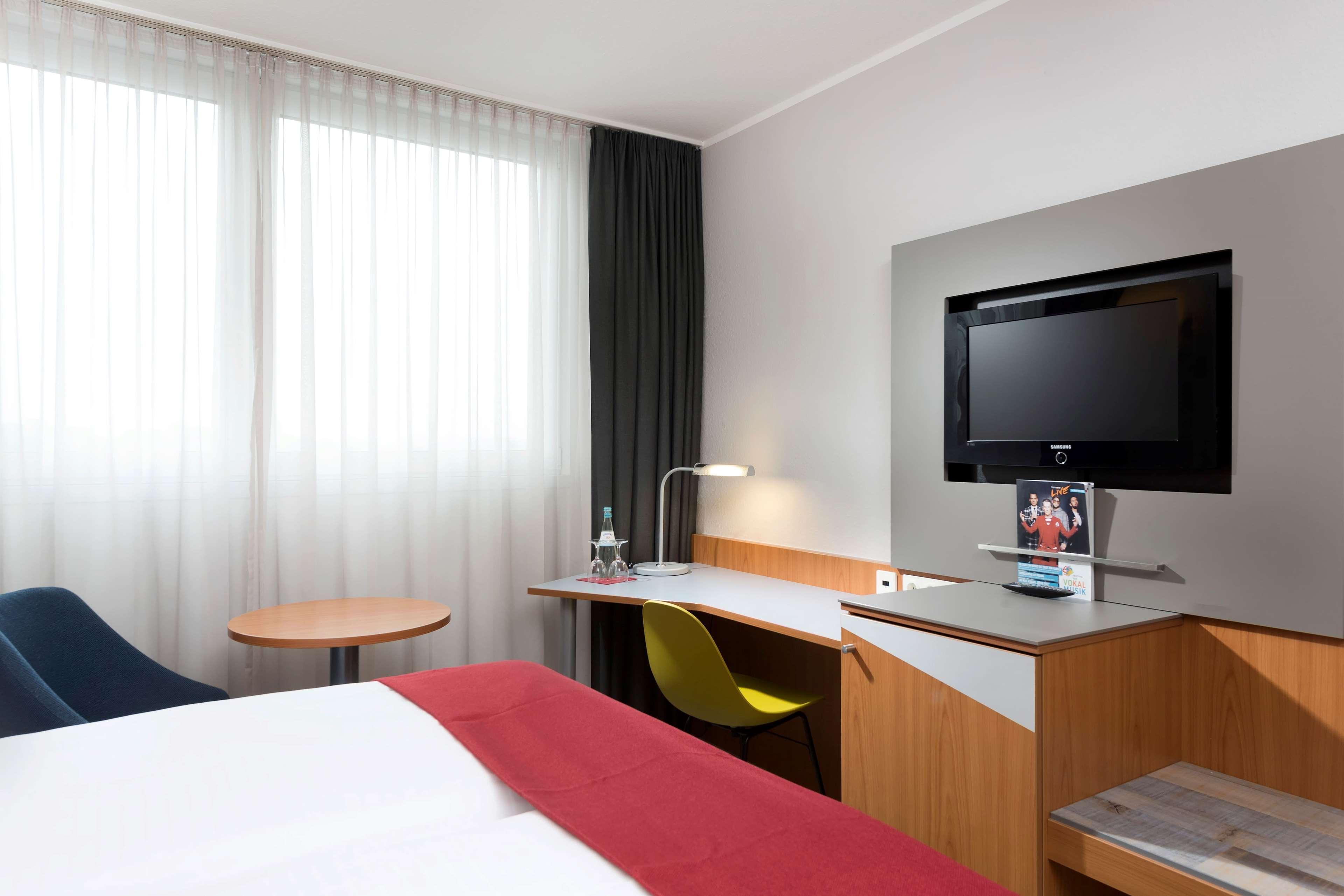 Ramada By Wyndham Hannover Messe Laatzen Exterior photo