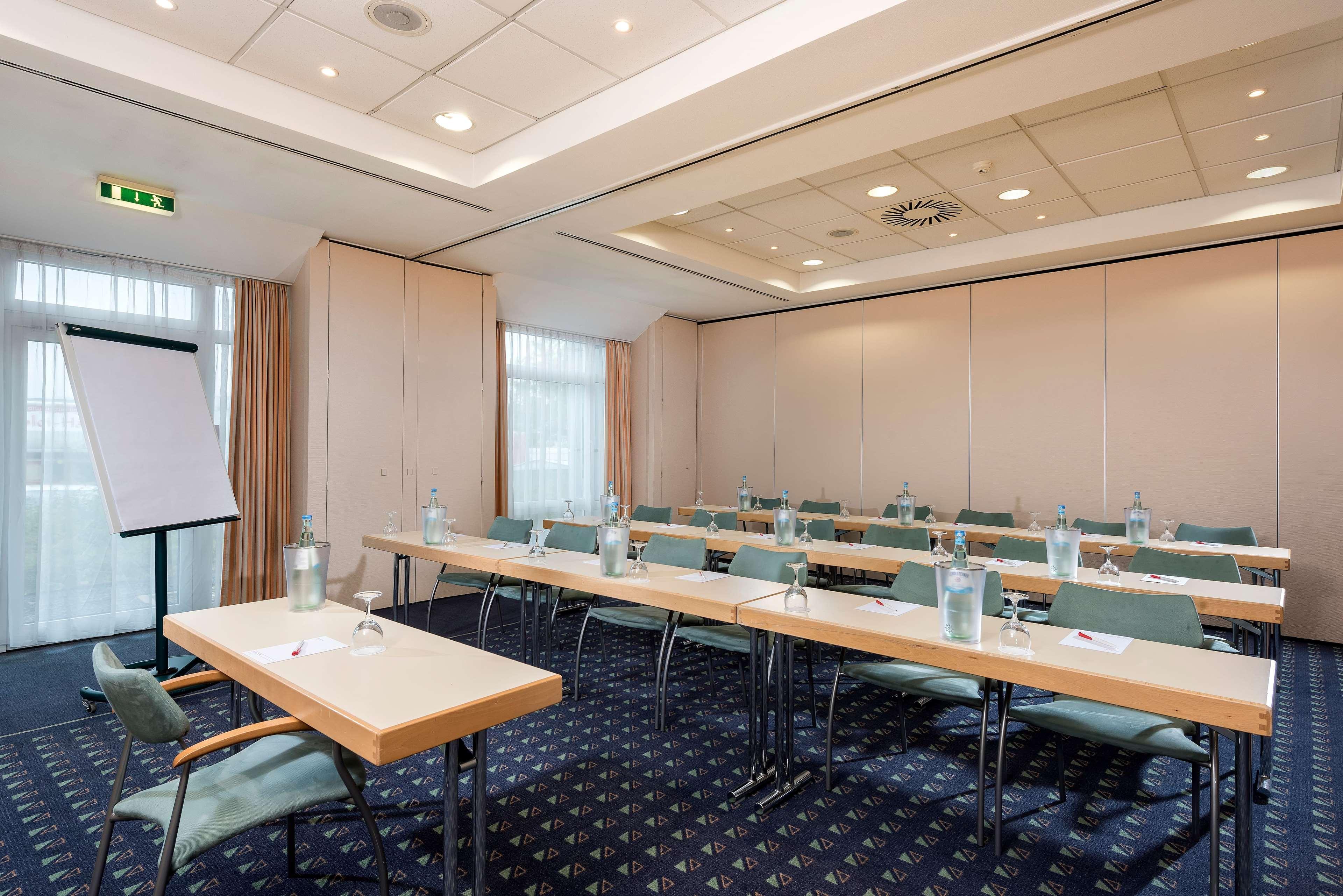 Ramada By Wyndham Hannover Messe Laatzen Exterior photo