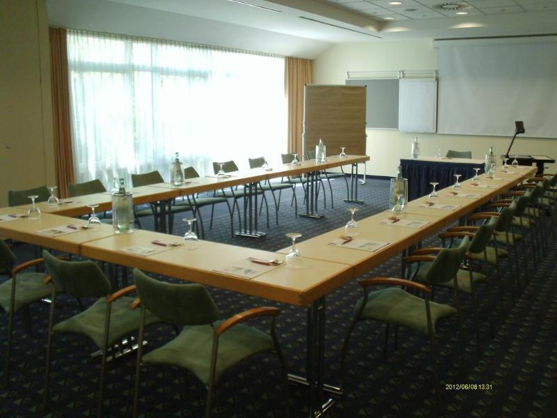 Ramada By Wyndham Hannover Messe Laatzen Exterior photo